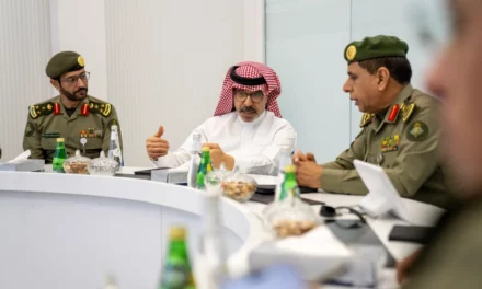مدير عام الجوازات يطلع على مشروع البوابات الذكية في مطار نيوم 