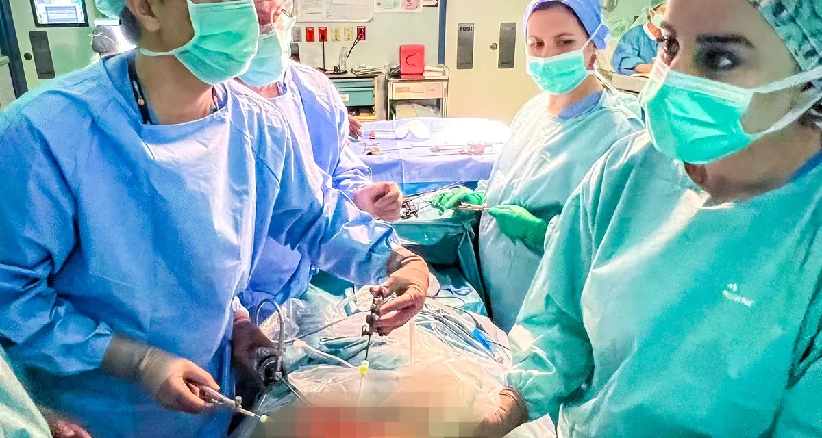 لأول مرة في الشرق الأوسط .. “التخصصي” ينجح في إصلاح عيب خلقي نادر لجنين داخل الرحم بالمنظار