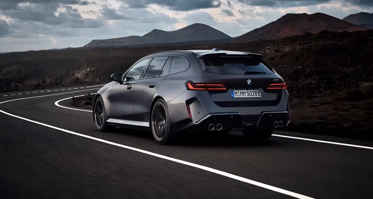 سيارة BMW M5 Touring الجديدة كلياً    