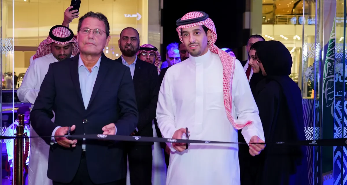 “الوعلان للتجارة” تفتتح صالة عرض لسيارات “رينو” في أوتومول جدة 