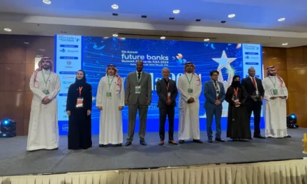 خبراء يوصون  باعتماد الحلول التكنولوجية والذكاء الاصطناعي لدعم نمو القطاع المالي