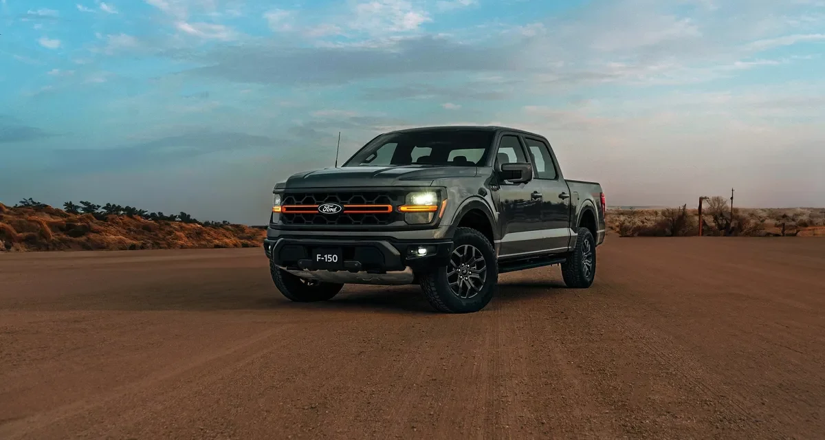 فورد F-150 الجديدة 2024 تشعل الشغف بأداء أقوى وابتكار متميز