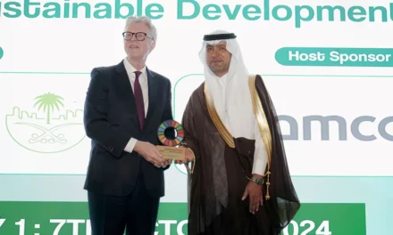 وزير البلديات والإسكان يكرم المربع الجديد لرعايته المنتدى السعودي للأبنية الخضراء