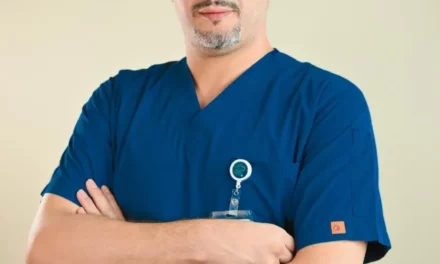 د. الدحلان:العلاج الطبيعي يلعب دورًا أساسيًا في علاج مشكلات العمود الفقري