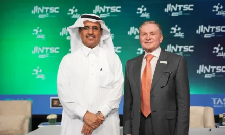 شراكة بين علم وبترومين لتقديم حلول رقمية مبتكرة لإدارة الأساطيل