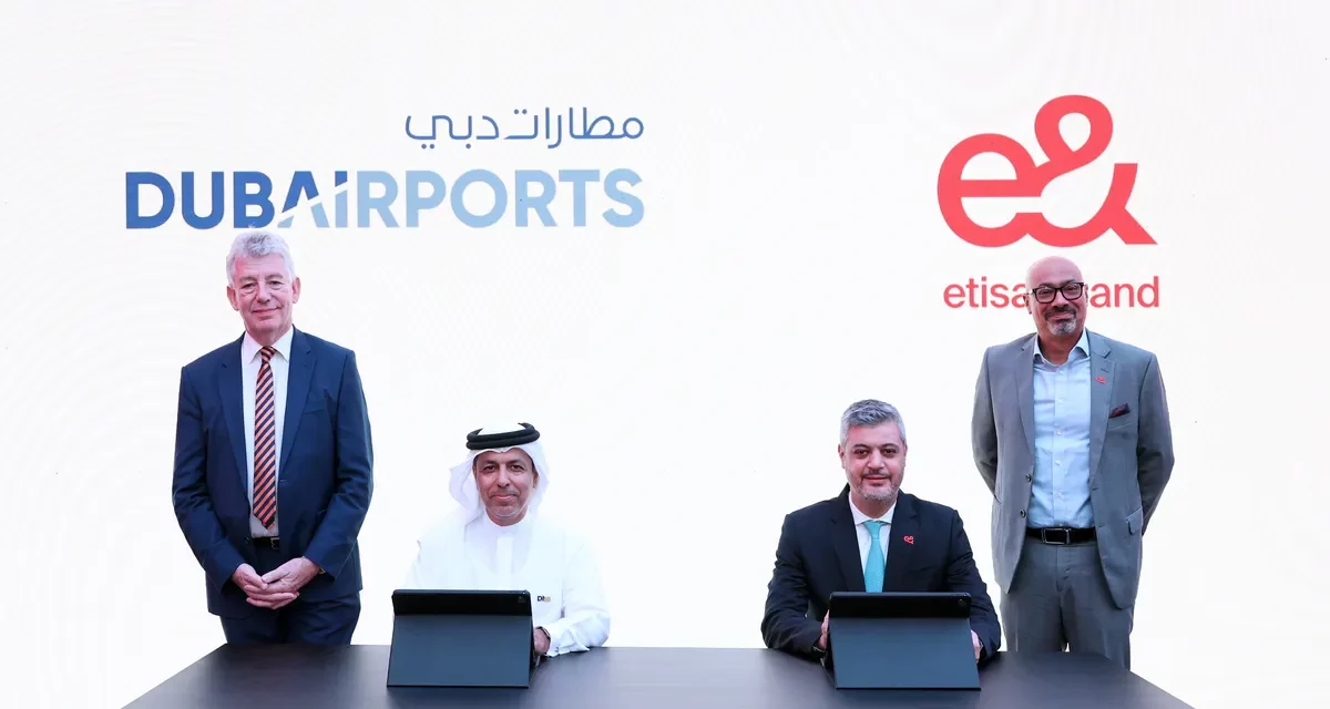 “إي آند الإمارات” تتعاون مع مطارات دبي لتعزيز العمليات باستخدام شبكة الجيل الخامس