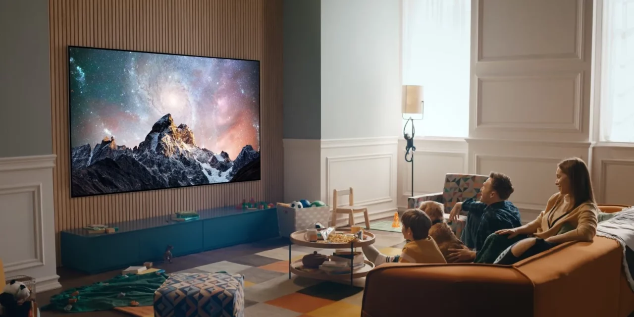 استمتعوا بأجواء الأفلام الشتوية مع تلفزيون LG OLED EVO رفيق الترفيه المنزلي المثالي