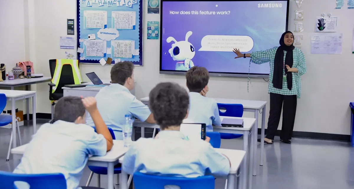 سامسونج تُدخل برنامج Galaxy AI Pioneers إلى القاعات الصفية في دولة الإمارات