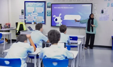 سامسونج تُدخل برنامج Galaxy AI Pioneers إلى القاعات الصفية في دولة الإمارات