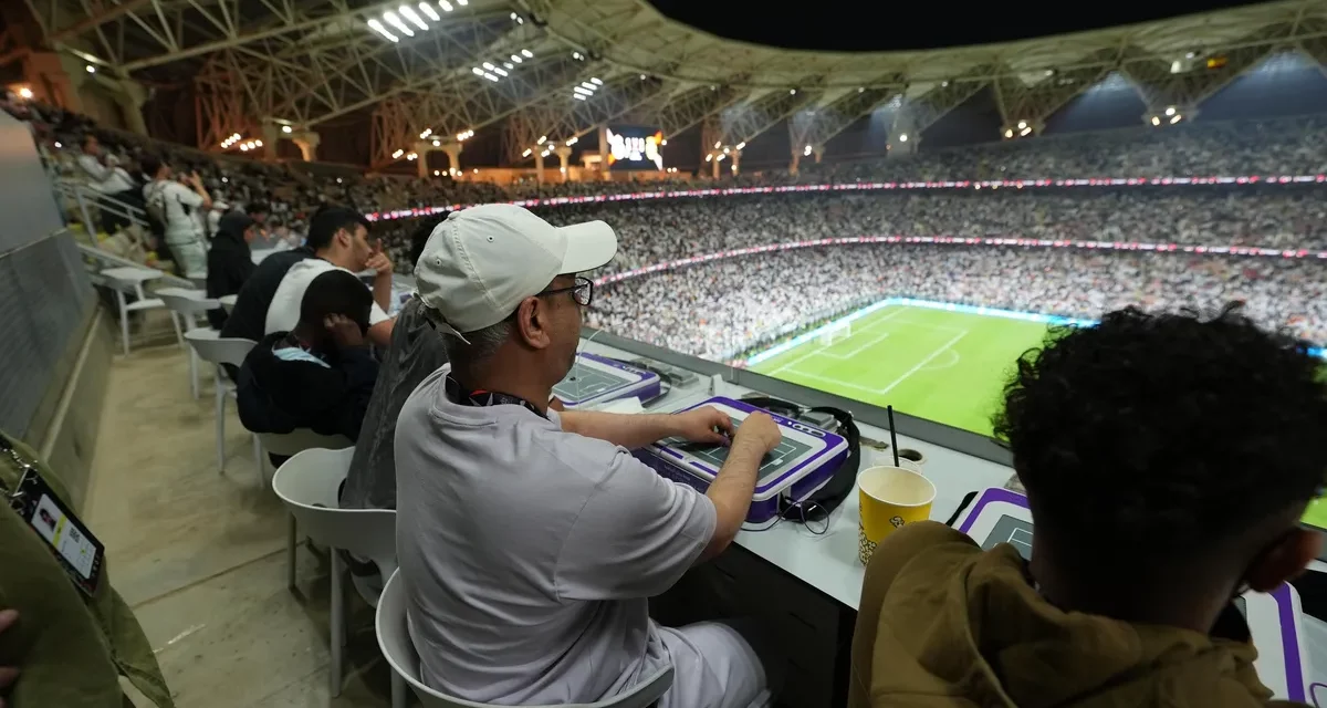 مجموعة stc تمكّن المكفوفين من عيش أجواء كرة القدم خلال بطولة كأس السوبر الاسباني