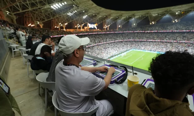 مجموعة stc تمكّن المكفوفين من عيش أجواء كرة القدم خلال بطولة كأس السوبر الاسباني