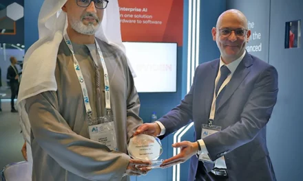 شركة Eviden تكرّم الدكتور عبد الله النعيمي بجائزة التميّز في قنوات التوزيع لعام 2024 خلال معرض عالم الذكاء الاصطناعي