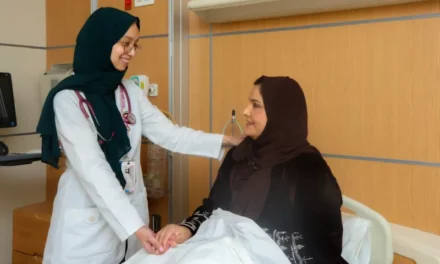 الأول من نوعه في العالم العربي.. “التخصصي” يطلق أول برنامج رعاية تلطيفية موجه لليافعين والشباب