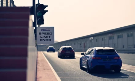 تجربة قيادة طرازات BMW M تأسر عشاق السيارات بمستويات القوة والدقة العالية في دبي أوتودروم