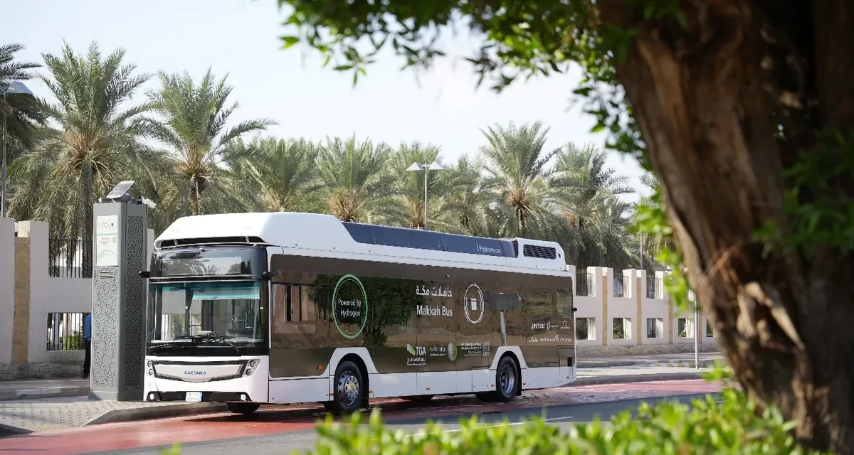 عبداللطيف جميل للسيارات تشارك في تجربة الحافلات الهيدروجينية في مكة المكرمة