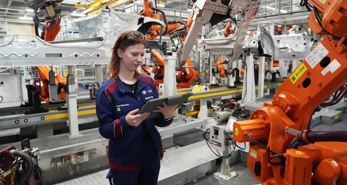 المساعد الرقمي الجديد Factory Genius المدعوم بالذكاء الاصطناعي وسيلة مبتكرة تسهم في صيانة معدّات التصنيع