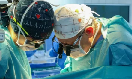 بتعاون خليجي عابر للحدود: “التخصصي” ينجح في زراعة قلب لطفل سعودي من متبرع متوفى دماغياً في الإمارات