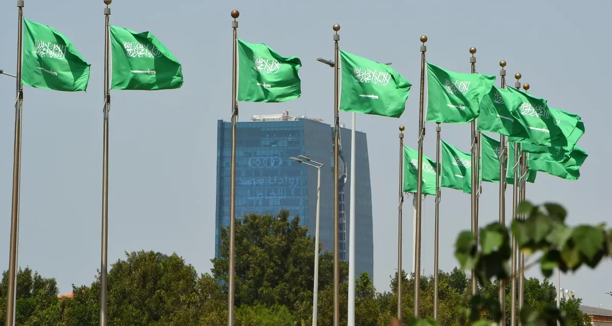 الشباب السعودي يعيدون تشكيل مستقبل الاتصال في المملكة ويعتمدون تقنية  eSIM