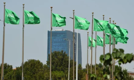 الشباب السعودي يعيدون تشكيل مستقبل الاتصال في المملكة ويعتمدون تقنية  eSIM