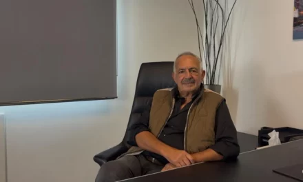 تعرّفوا على التوأم الرقمي للدكتور جميل العماد: الذكاء الاصطناعي الذي يردّ على أسئلتكم!