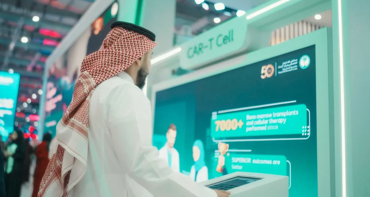 مريض باستخدام الخلايا التائية ويدشن إنتاجها محلياً