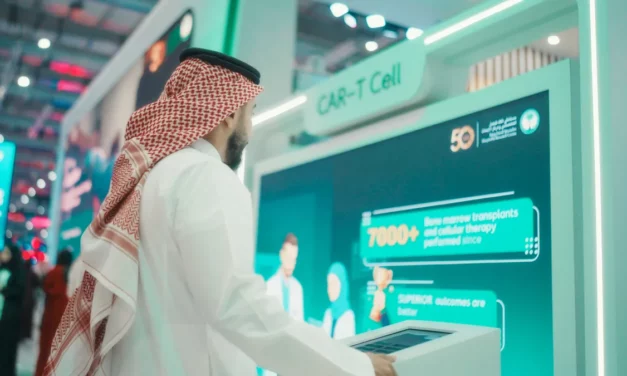 مريض باستخدام الخلايا التائية ويدشن إنتاجها محلياً