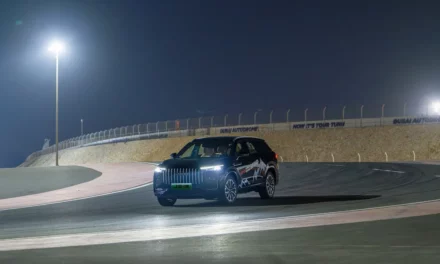إطلاق سيارة جايكو J8 SHS الهجينة بمدى قيادة يتجاوز 1300 كم في الإمارات