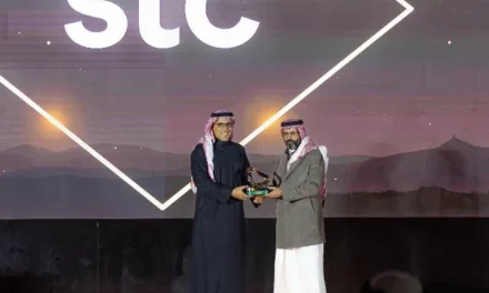 الأمير خالد بن سلطان يكرم stc الراعي لفورمولا 1 السعودية