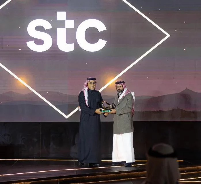 الأمير خالد بن سلطان يكرم stc الراعي لفورمولا 1 السعودية