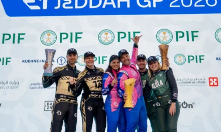 وزير الرياضة يتوج فريق أوكي ريسينغ تيم بلقب الجولة الأولى من بطولة العالم للقوارب الكهربائية E1