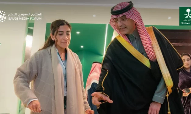 مساعد وزير الإعلام يزور معرض فومكس المصاحب للمنتدى السعودي للإعلام