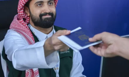 وزارة الداخلية تنهي إجراءات دخول وخروج زوار معرض الدفاع العالمي في مطار ملهم