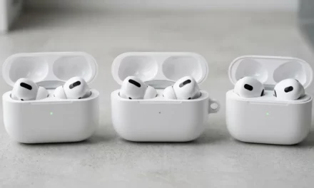 Apple تُصدر تحديث برنامج AirPods لثلاثة طرازات في وقت واحد