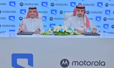 «موبايلي» و«موتورولا» تطلقان Razr Fold بإصدار كأس العالم FIFA 26 حصريًا في المملكة