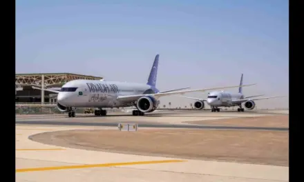 طيران الرياض يتسلم أول طائرتين من طراز بوينج 787 دريملاينر