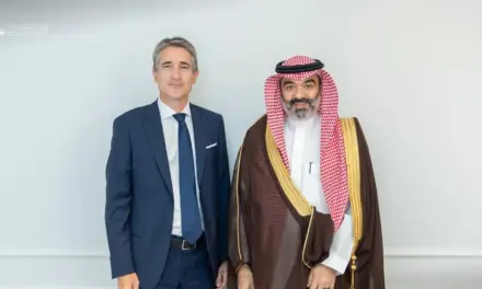 وزير الاتصالات يبحث أمن تطبيقات الذكاء الاصطناعي مع قيادات Thales في باريس
