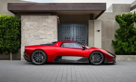 ماكلارين تكشف عن سيارة McL 6GT بناقل حركة يدوي