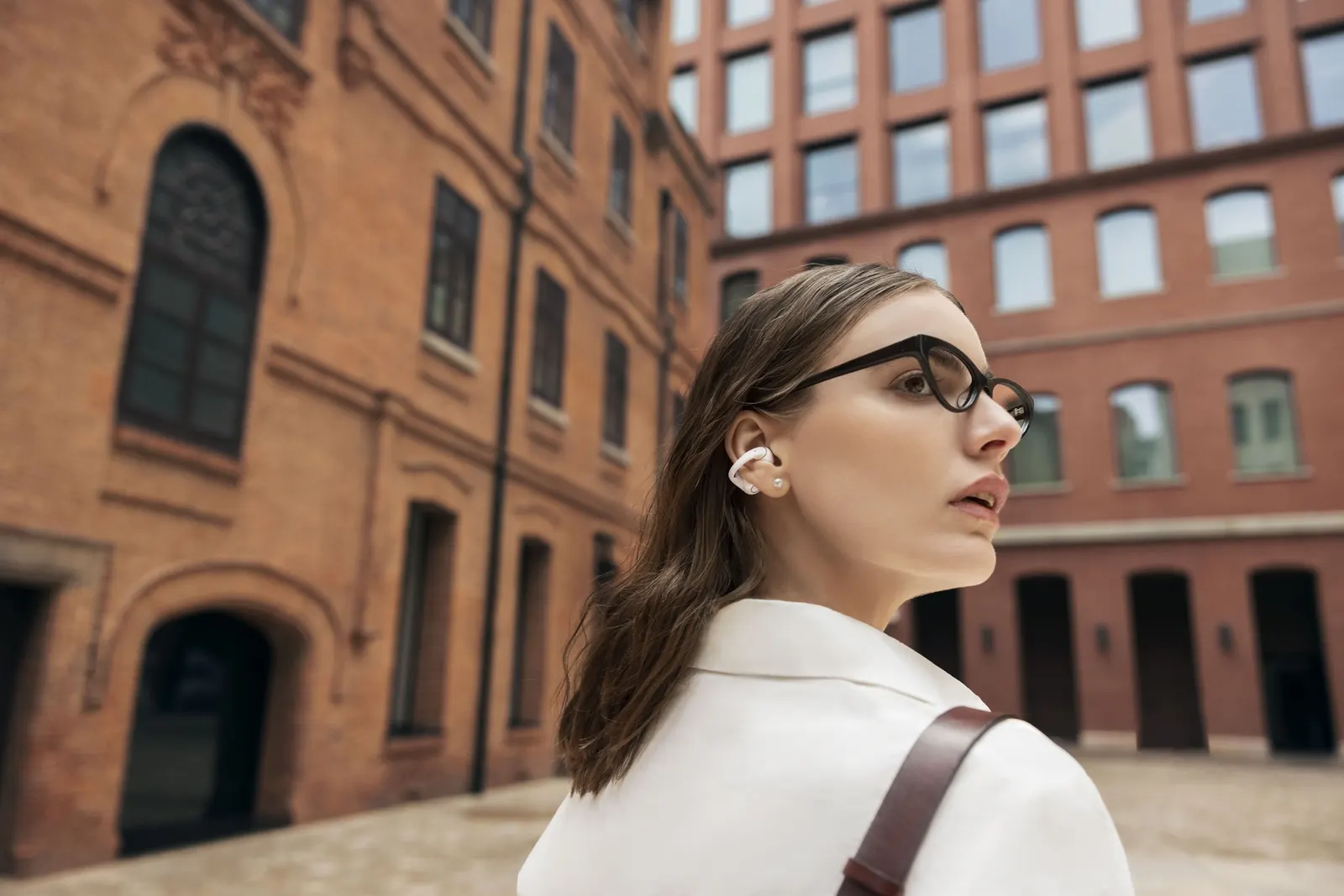 سماعات Shokz OpenDots بتصميم مفتوح الأذن