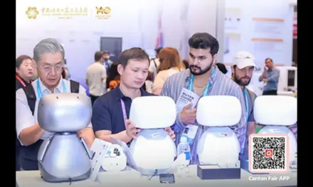 معرض كانتون يستعرض روبوتات الخدمة الذكية