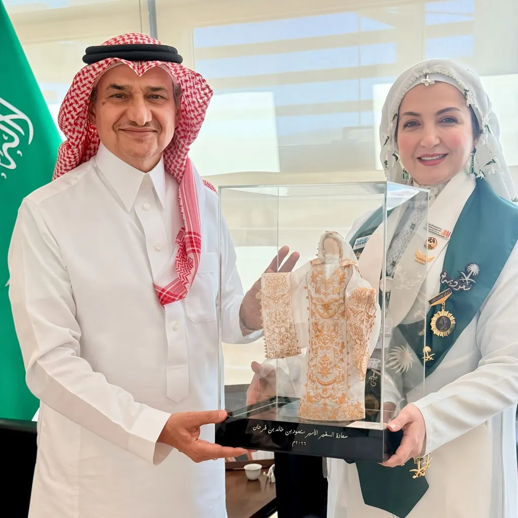 نادي كرنفال الطهاة يقدم درع العروس الحجازية