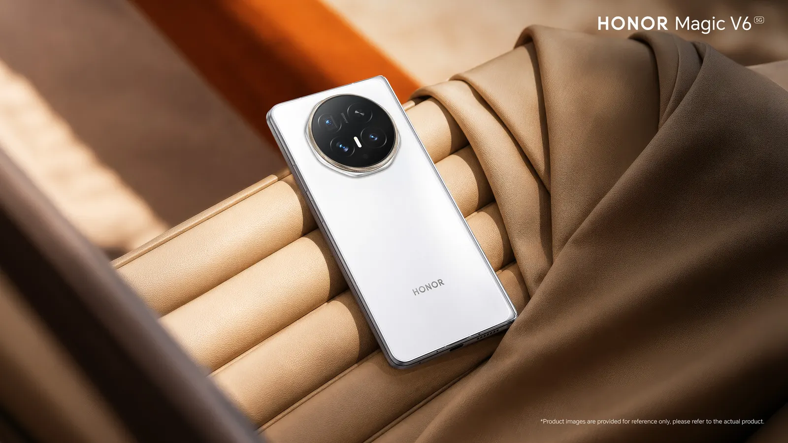 هاتف HONOR Magic V6 مفتوحاً لعرض النوافذ المتعددة وتطبيقات الإنتاجية