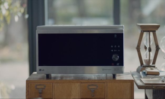 LG NEOCHEF™ MICROWAVE OFFERS THE PRECISION HEATING REQUIRED TO BAKE ELEGANT POTTERY