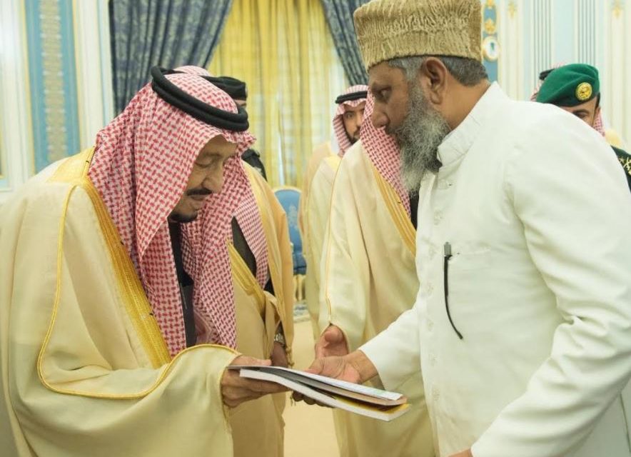 Custodian of the Two Holy Mosques Receives Guests of the National Festival of Heritage and Culture