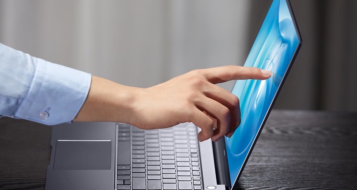 Huawei unveils the new ultra-portable HUAWEI MateBook 14, offering FullView design and all-scenario experiences.