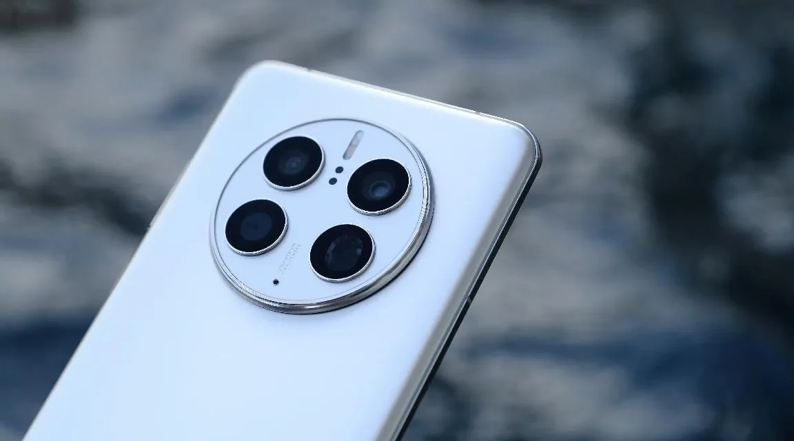 <strong>4 reasons why the new HUAWEI Mate50 Pro – the futuristic tech flagship smartphone makes the perfect gift this end of year</strong>