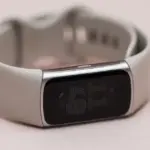 Google Details Fitbit Edge With Bright OLED Screen and Extended Battery